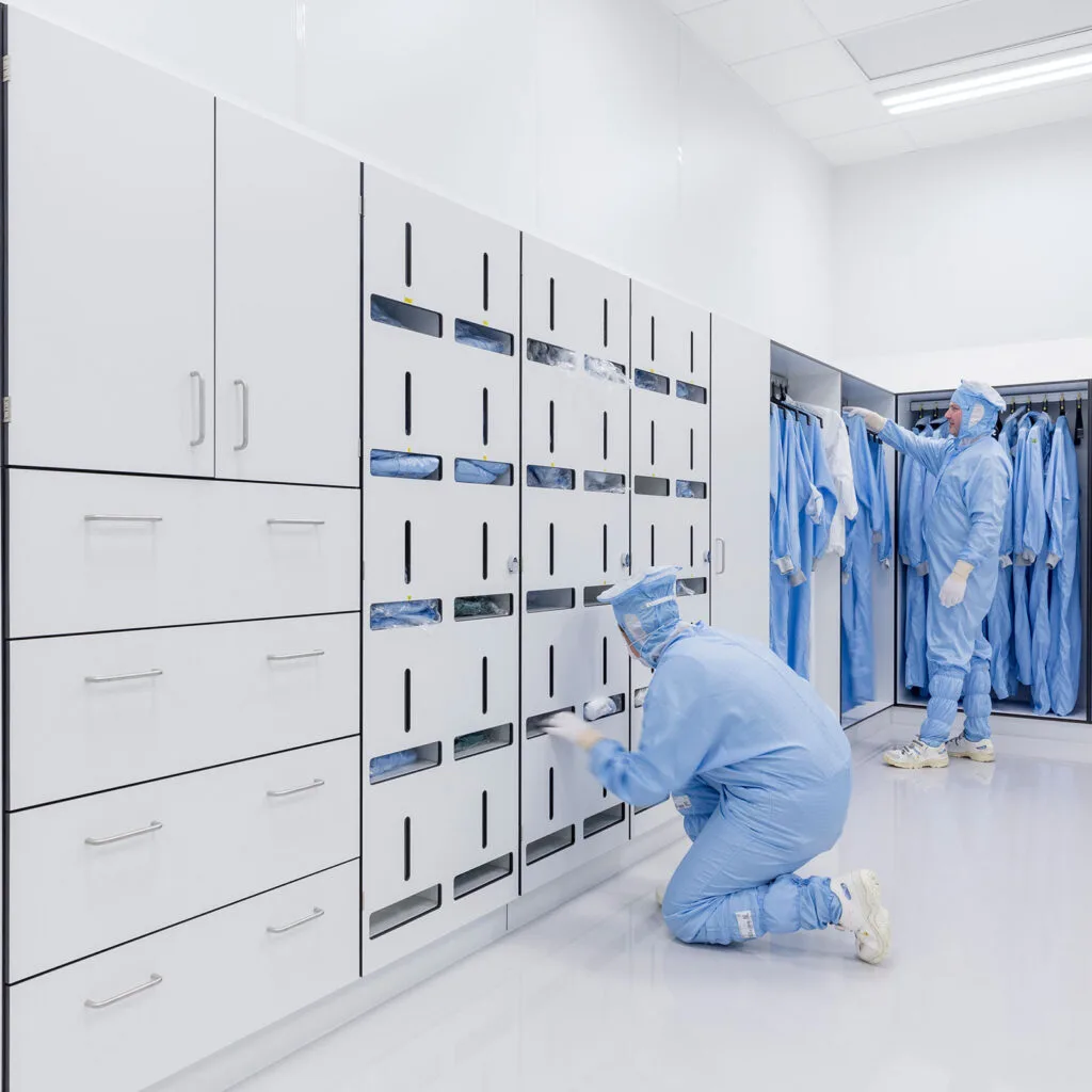 Modular Cleanroom Envelope Installation